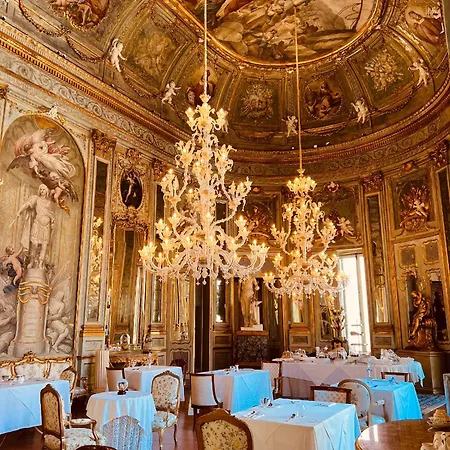 Palazzo Doria * נאפולי