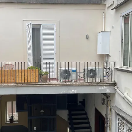 Alloggio in famiglia View *