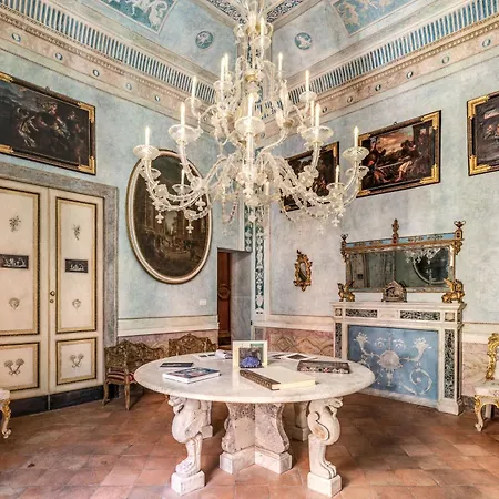 Palazzo Doria * נאפולי