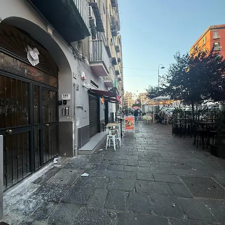 Valentino Caracciolo 105 Apartment