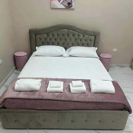 Valentino Caracciolo 105 Apartment