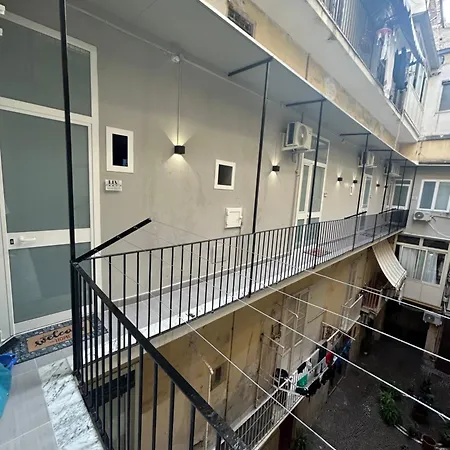 Valentino Caracciolo 105 Apartment