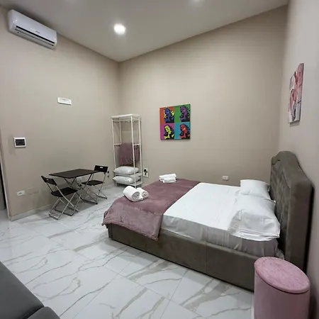 Valentino Caracciolo 105 Apartment
