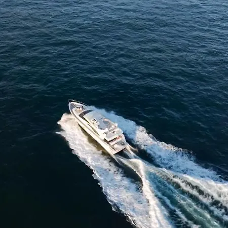 Jumpy Luxury Yacht * Neapel