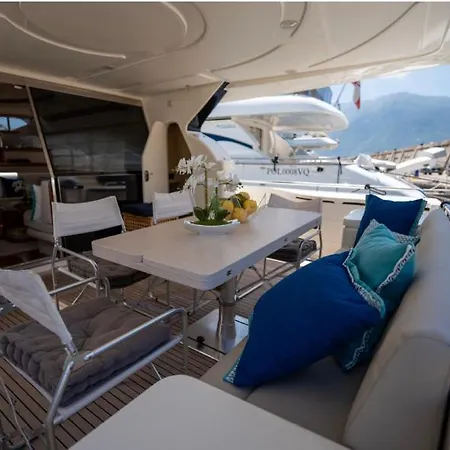 بوتيل Jumpy Luxury Yacht