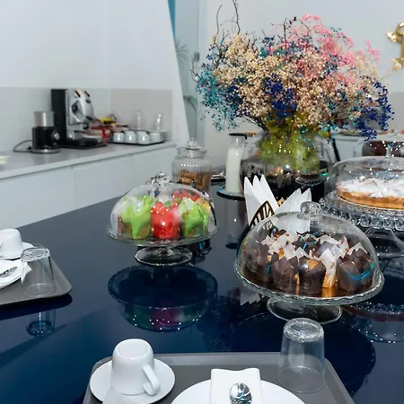 Oda ve Kahvaltı Skyhouse Chiaia 2*