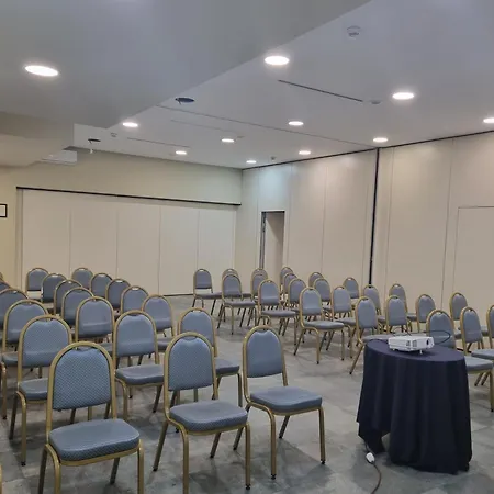 Отель Futura Centro Congressi Неаполь