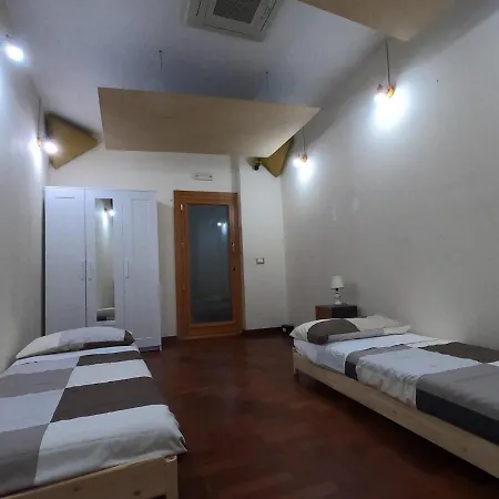 Comodo E Silenzioso Bilocale In Centro Citta * Naples