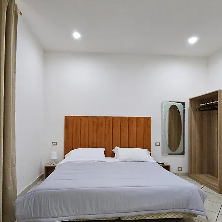 Room&jacuzzi 2* Naples