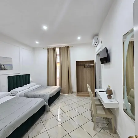 Room&jacuzzi 2* Naples