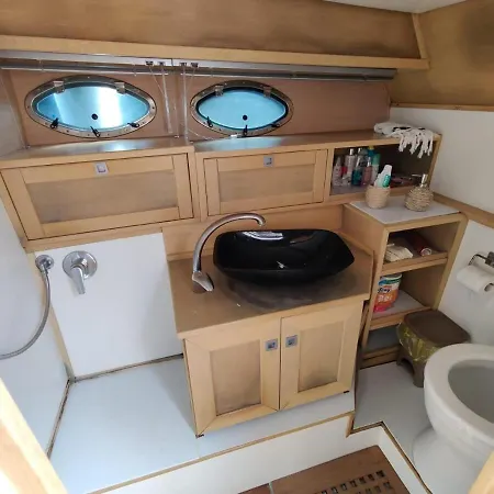 Tornado44s Botel *