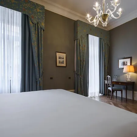 Eurostars Excelsior 4* Неаполь