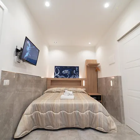 Le 4 Stagioni Dante H Centro, By Clapa Group بيت ضيافة 2*