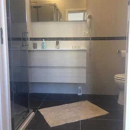 Base Mergellina 3* نابولي
