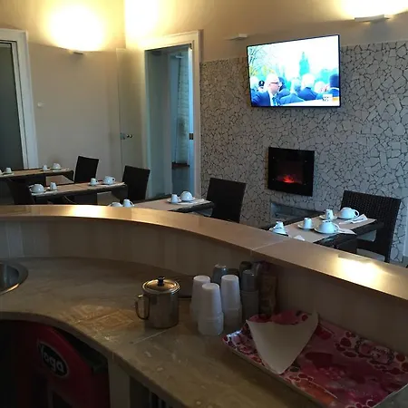 Chez Moi לינה וארוחת בוקר נאפולי