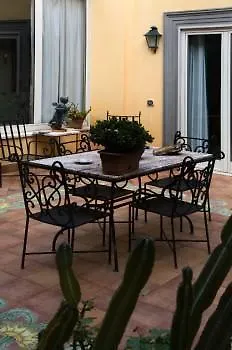 Bed & Breakfast Napul'è 3*