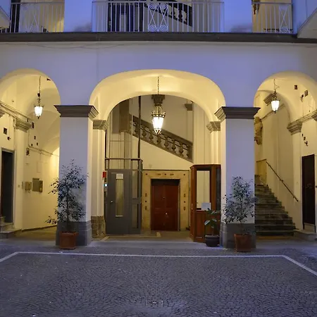 Alojamento de Acomodação e Pequeno-almoço Monaciello Nápoles