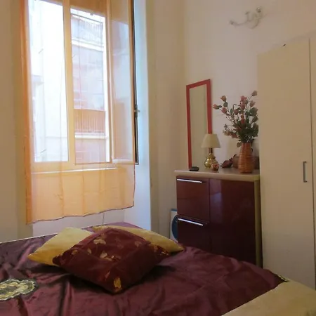 Nella Storica Piazza Carlo Iii Apartment