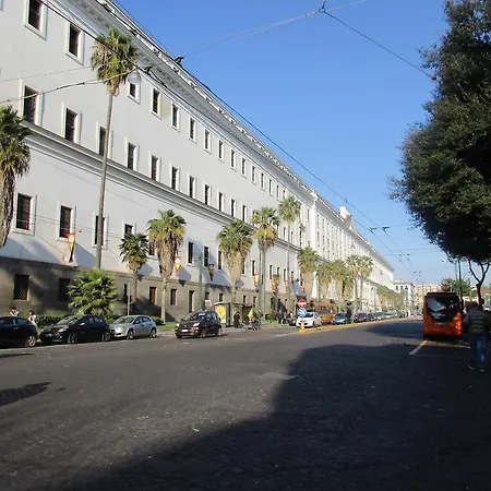 Nella Storica Piazza Carlo Iii Apartment