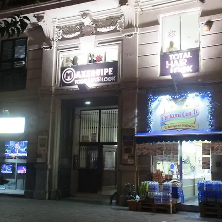 Nella Storica Piazza Carlo Iii