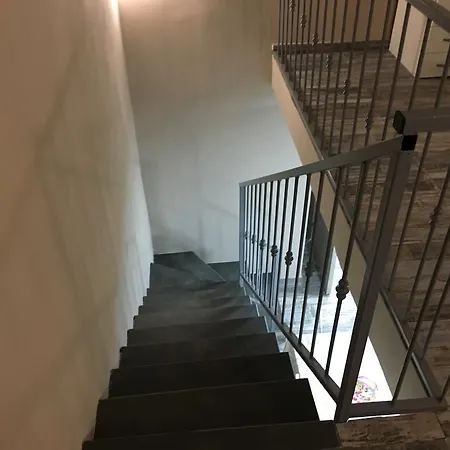 לינה וארוחת בוקר Chez Moi 2*