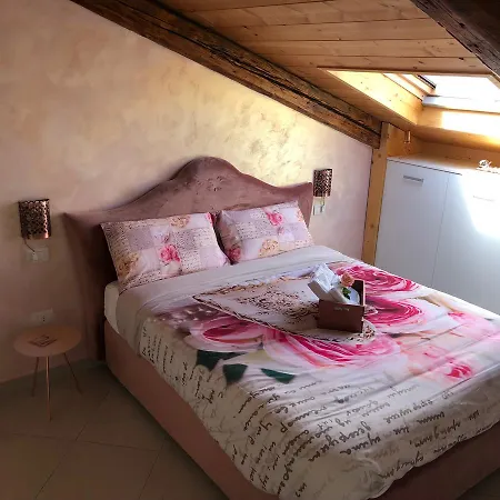 La Mansarda Nocleg ze śniadaniem Neapol