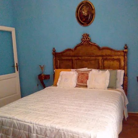 Retro Bed & Breakfast *