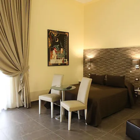 Art Piazza Carita' מלון