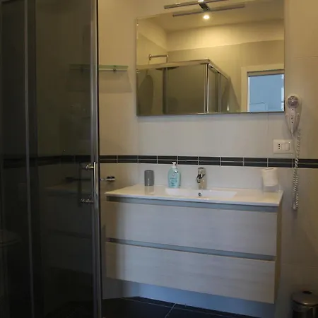 فندق مبيت وإفطار Base Mergellina 3*