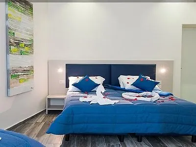 Guest house Napoli's Gold 3*