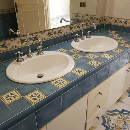 Suitenapolisantalucia Bed & Breakfast *