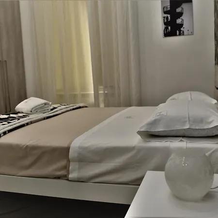 ゲストハウス Hermes For Tourists ナポリ
