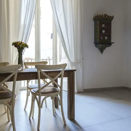 Italianway - Vico Sant'anna 35 *
