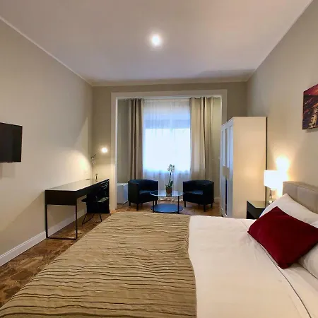 Silia House Centro 招待所 2*