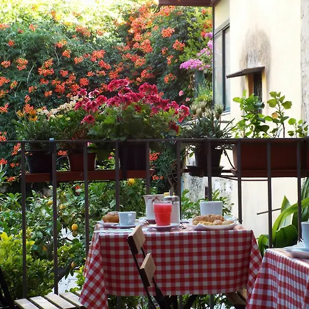 Ingiropernapoli Bed and Breakfast 2*