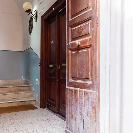 Vomero By Napoliapartments 2* Neapel