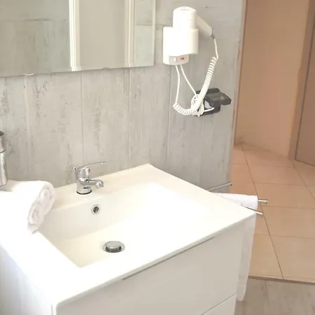 Casa de hóspedes Tuanis 2*