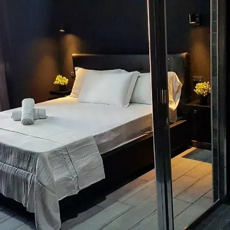Deluxe Central Station Bed & Breakfast