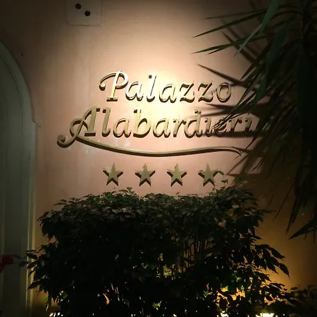 Palazzo Alabardieri 4* נאפולי