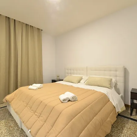 Napoli Central City Guest house