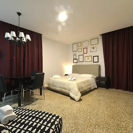 Napoli Central City Guest house 2*