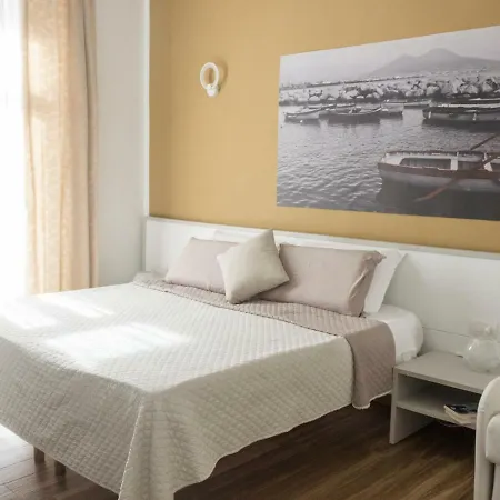Stazione بيت ضيافة نابولي