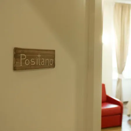 Stazione 4* نابولي
