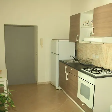 La Porta Accanto Apartment *