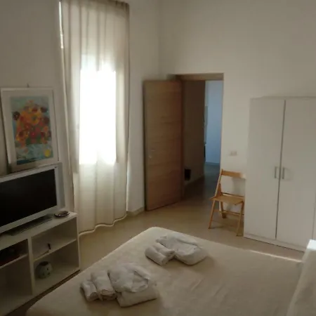 La Porta Accanto