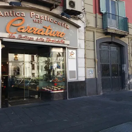 Sfogliatella Bed * Naples
