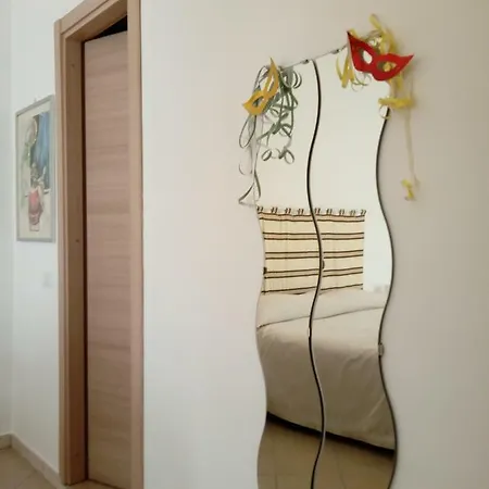 La Porta Accanto