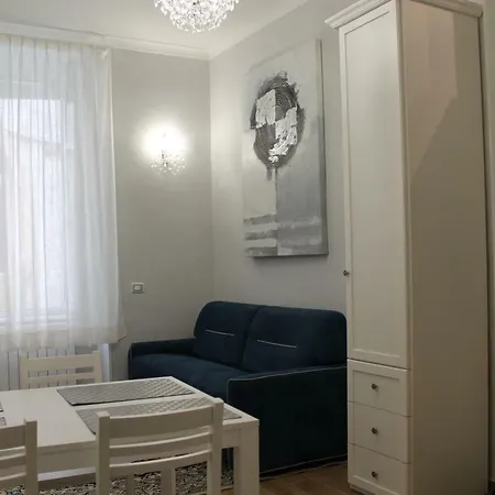 Nunzia Sweet Νάπολη