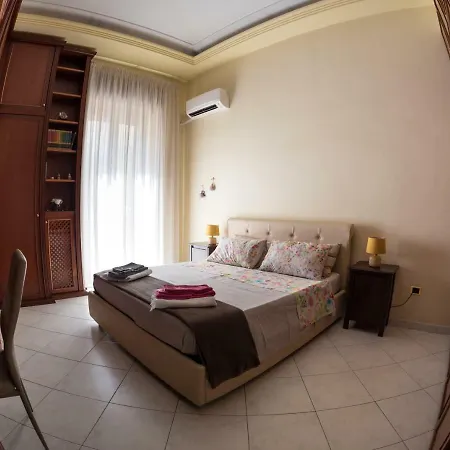 Cuore Napoletano A Due Passi Dal Lungomare Apartment *