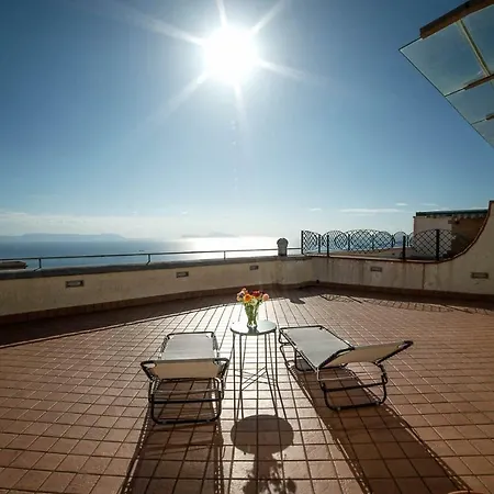 Vomero Roof Frühstückspension 2*